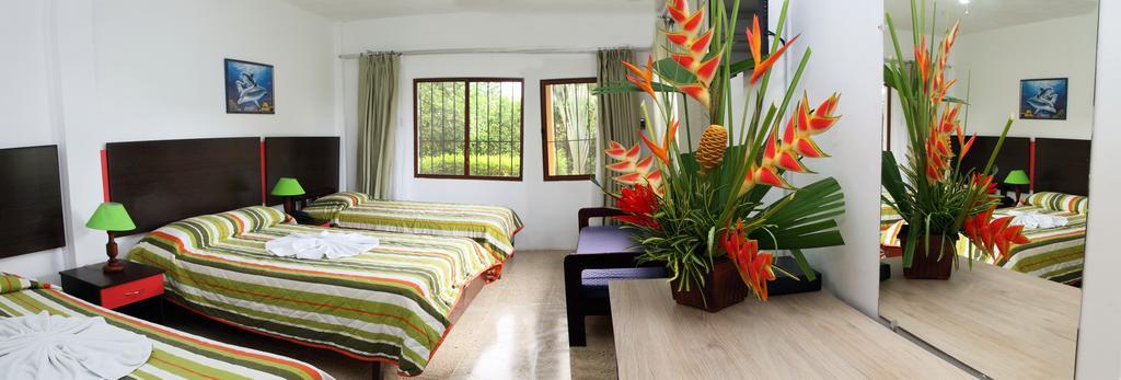 Hotel Puerto Ballesta Tonsupa Chambre photo