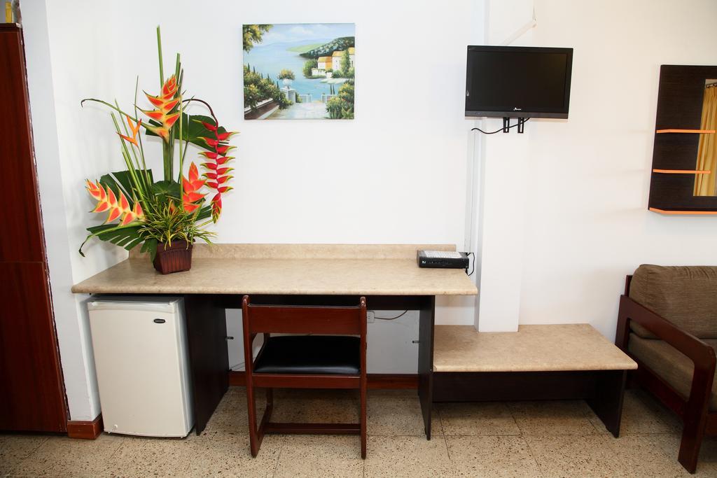 Hotel Puerto Ballesta Tonsupa Chambre photo