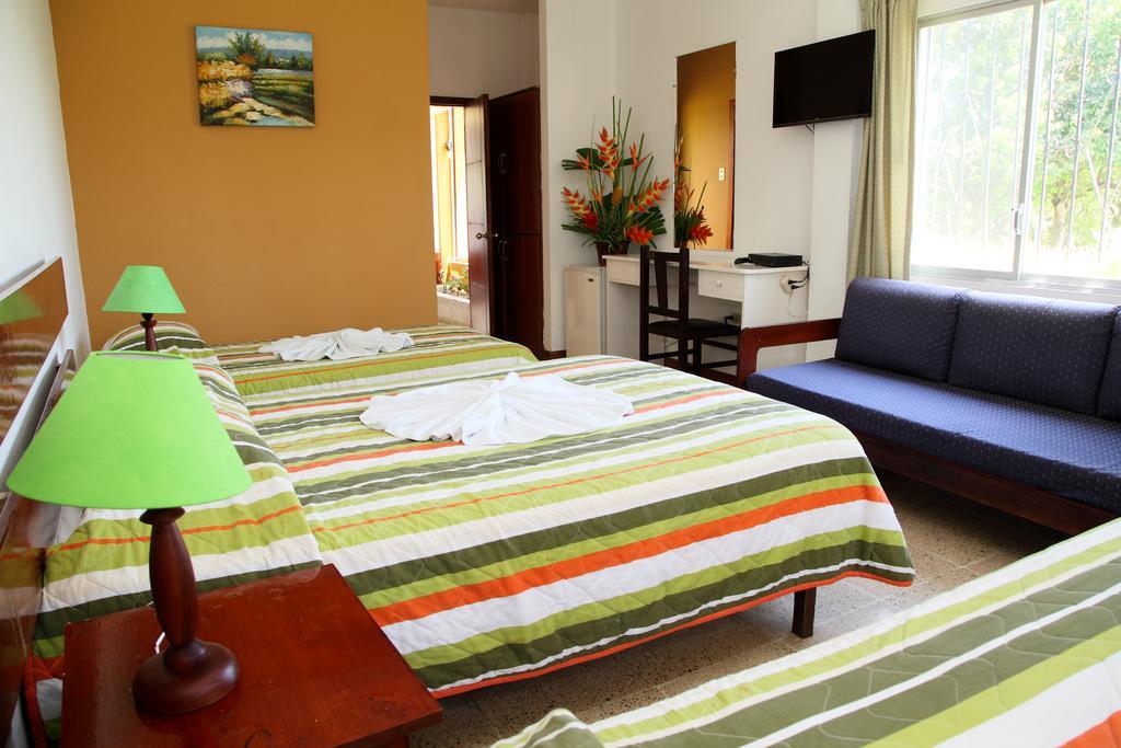 Hotel Puerto Ballesta Tonsupa Extérieur photo