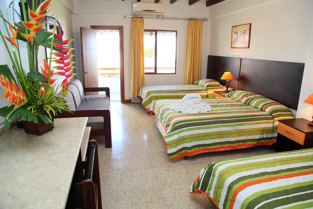 Hotel Puerto Ballesta Tonsupa Chambre photo