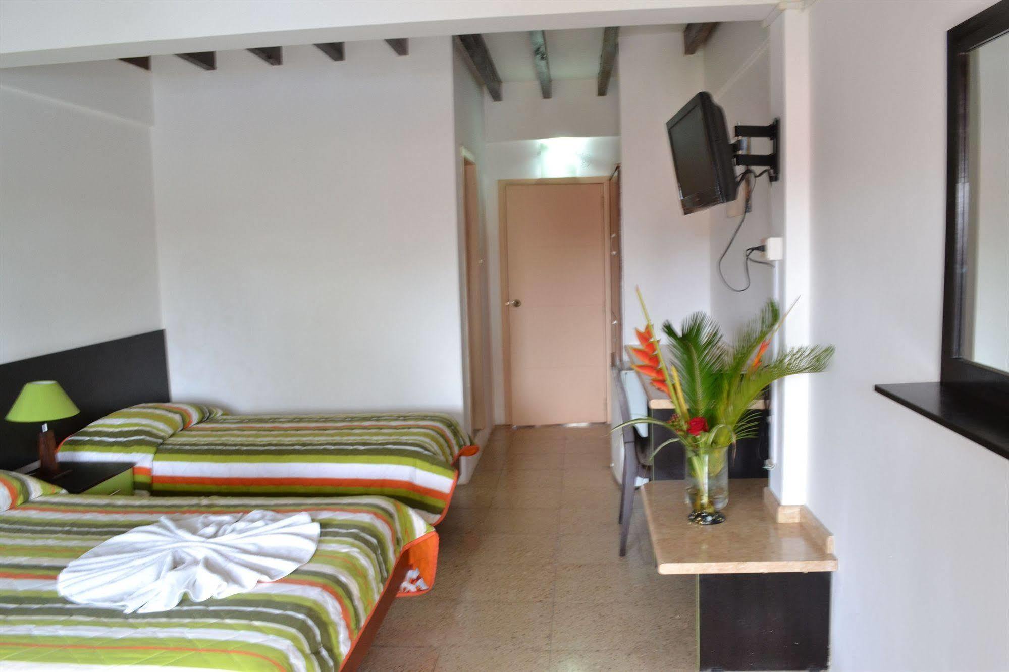 Hotel Puerto Ballesta Tonsupa Extérieur photo