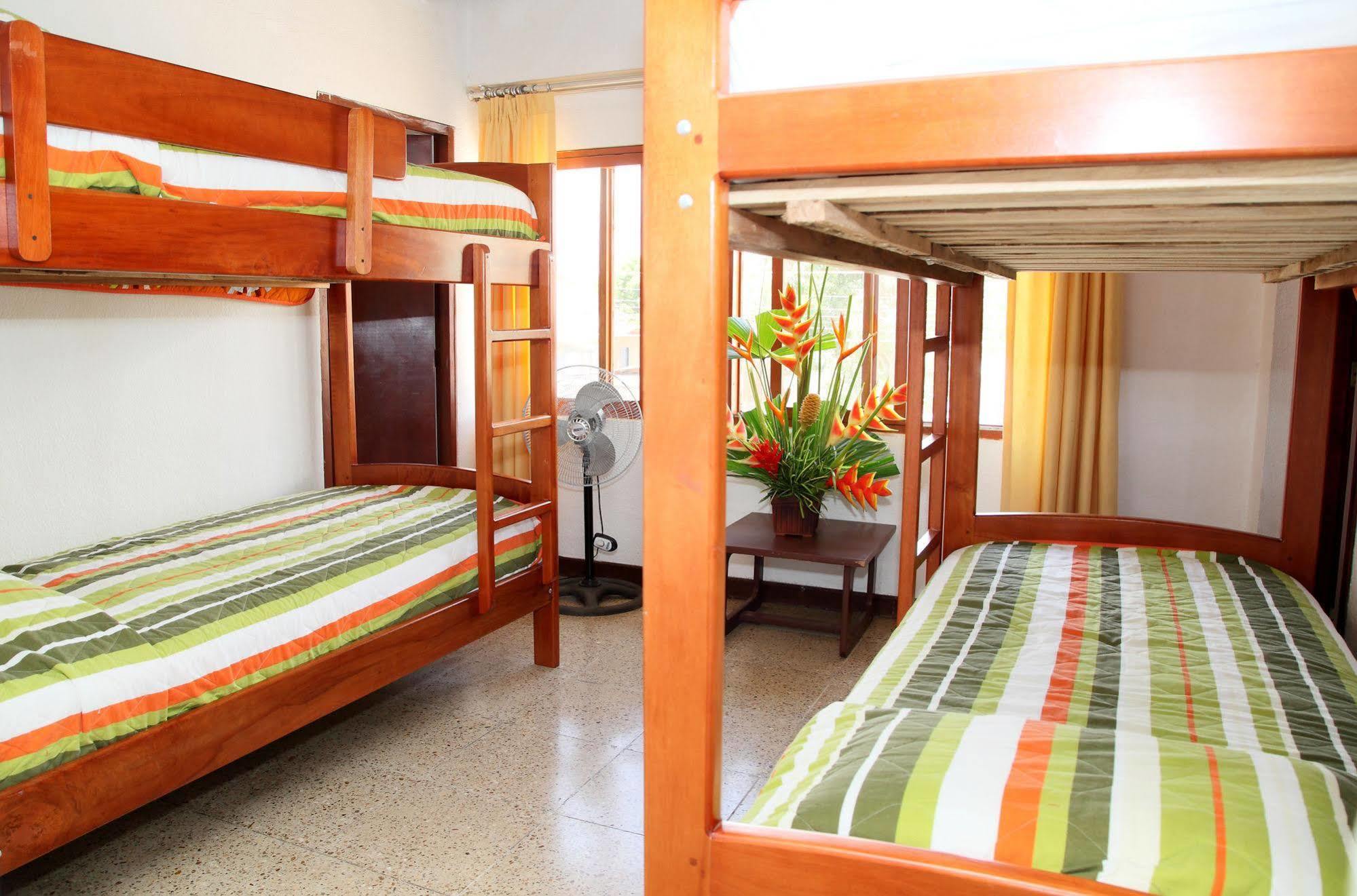Hotel Puerto Ballesta Tonsupa Extérieur photo